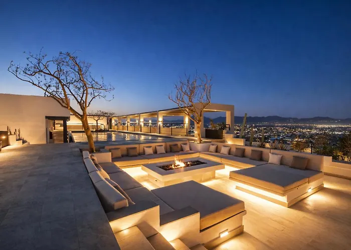 Rooftop Escape • Walk To • Luxury Apartamento