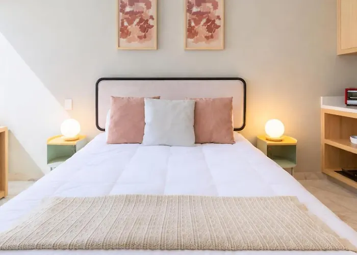 Rooftop Escape • Walk To • Luxury Apartamento