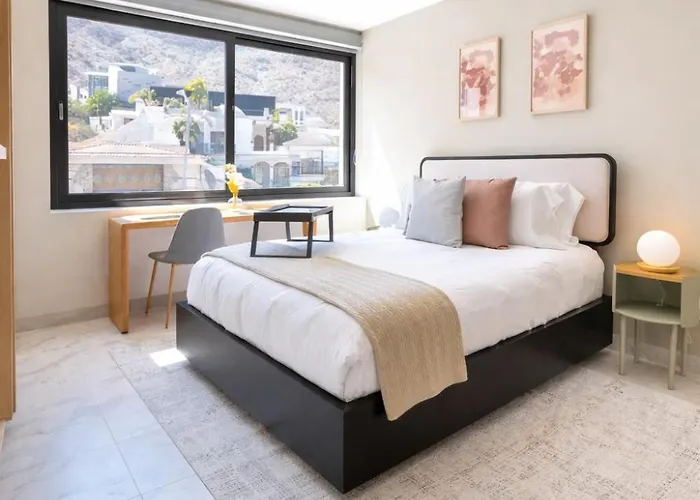 Rooftop Escape • Walk To • Luxury Apartamento *