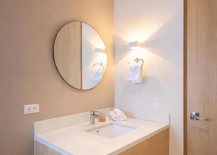 Rooftop Escape • Walk To • Luxury Apartamento