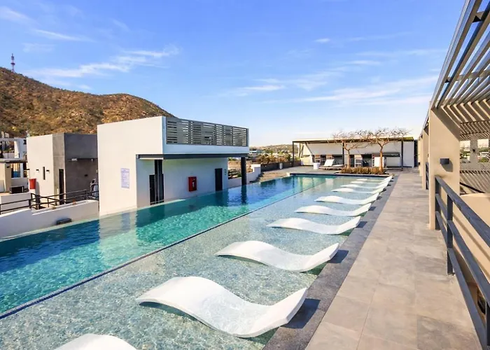 Rooftop Escape • Walk To • Luxury Apartamento