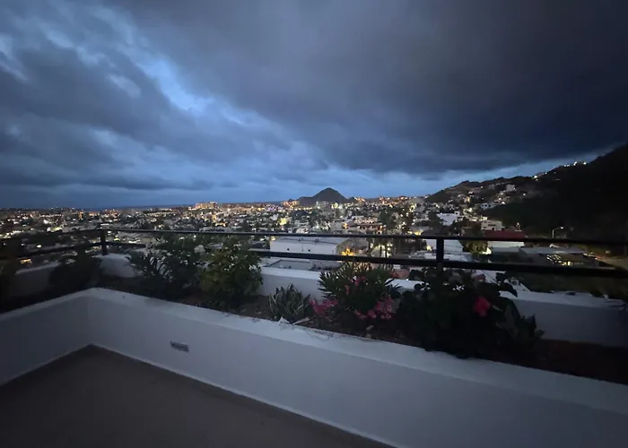 Rooftop Escape • Walk To • Luxury Apartamento *